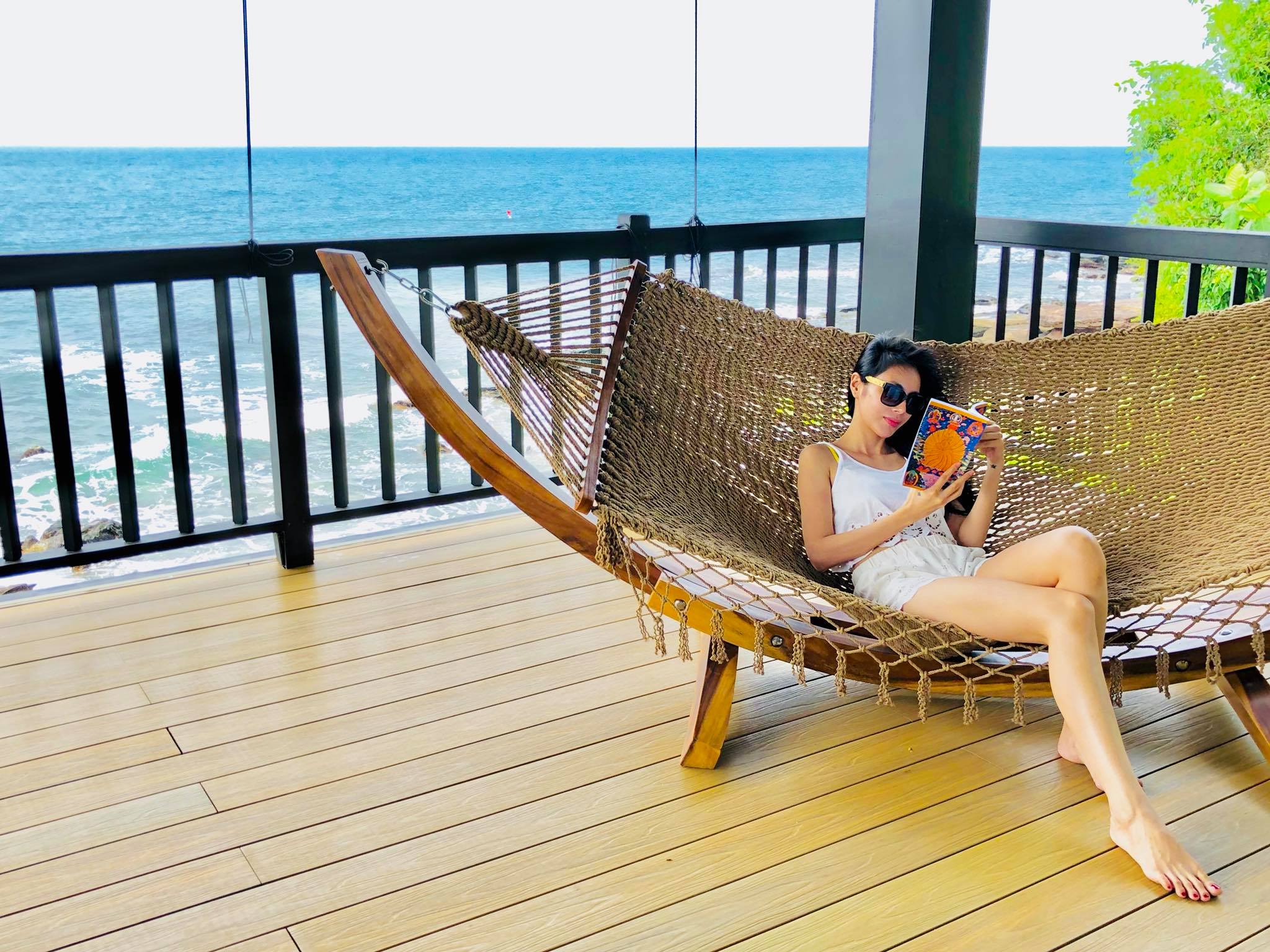 Thủy Tiên nóng bỏng với ảnh bikini khi cùng Công Vinh đi nghỉ mát